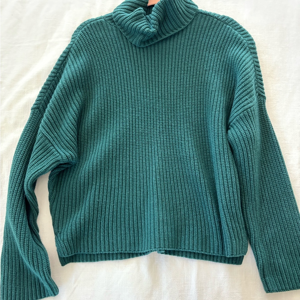 Abercombie & Fitch green Sweater